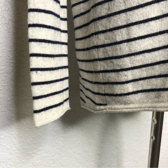 Vince oatmeal cream black striped wool cashmere sweater size Extra Small XS - Picture 4 of 16